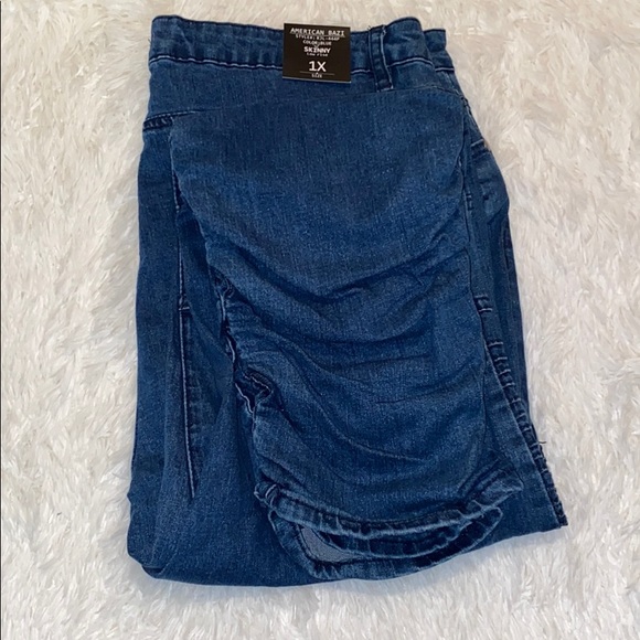 Plus Jeans - Picture 3 of 8